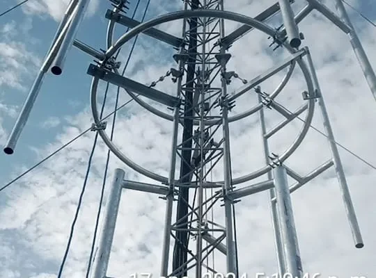 Torreta Tensada sobre Terraza – Manta